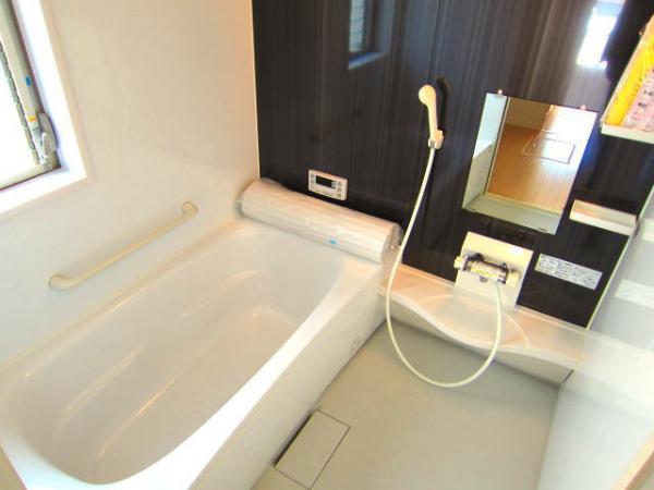 Same specifications photo (bathroom)