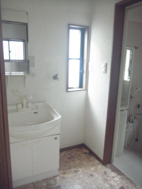Wash basin, toilet. Indoor (10 May 2013) Shooting