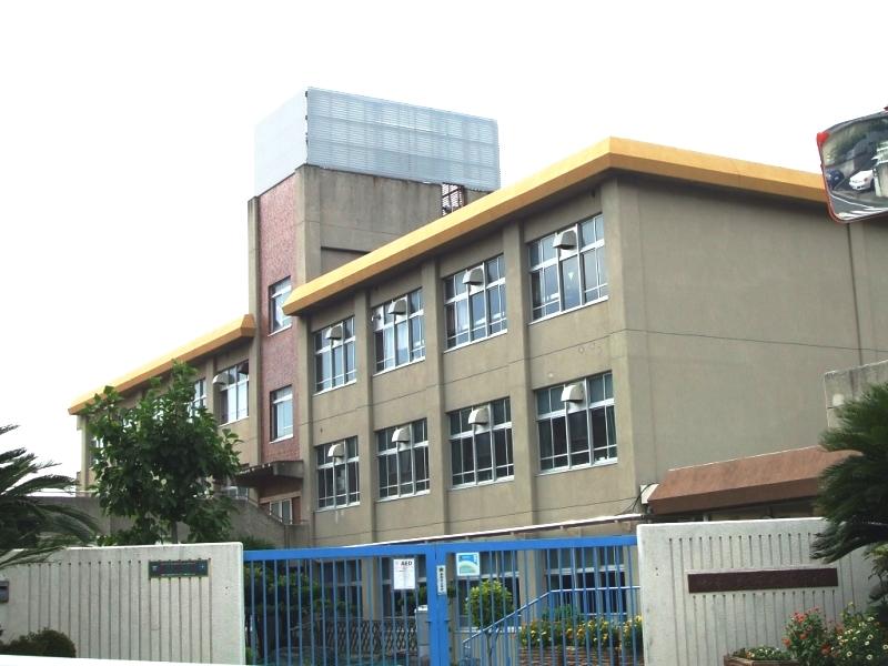 Primary school. Shioyakita until elementary school 350m