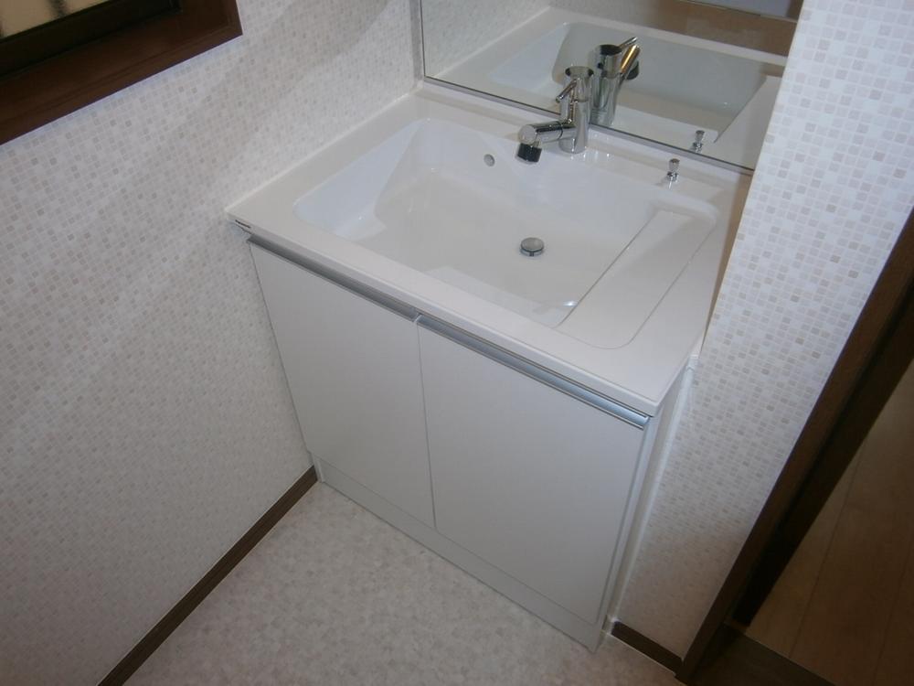 Wash basin, toilet. 2013 October vanity had made