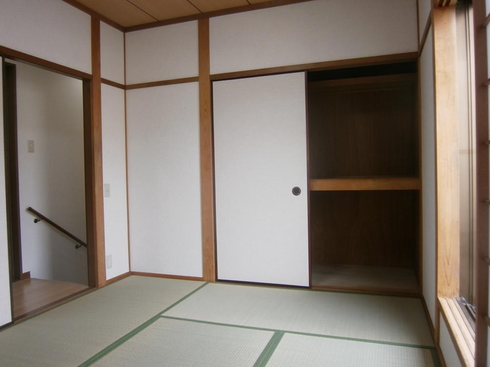 Non-living room. Also had made tatami!