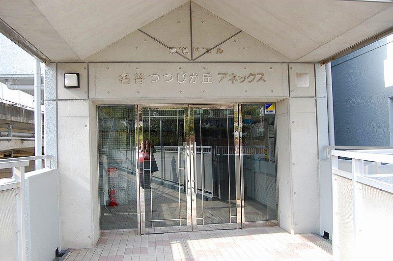 Entrance. Common areas