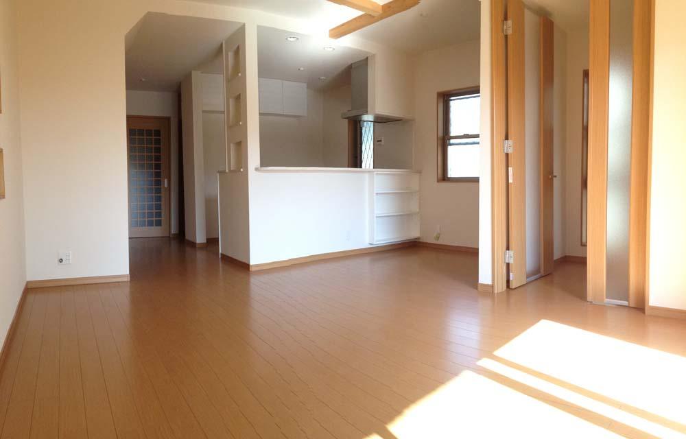 Living. ■ Spacious LDK of about 17.2 quires ■ LDK flooring
