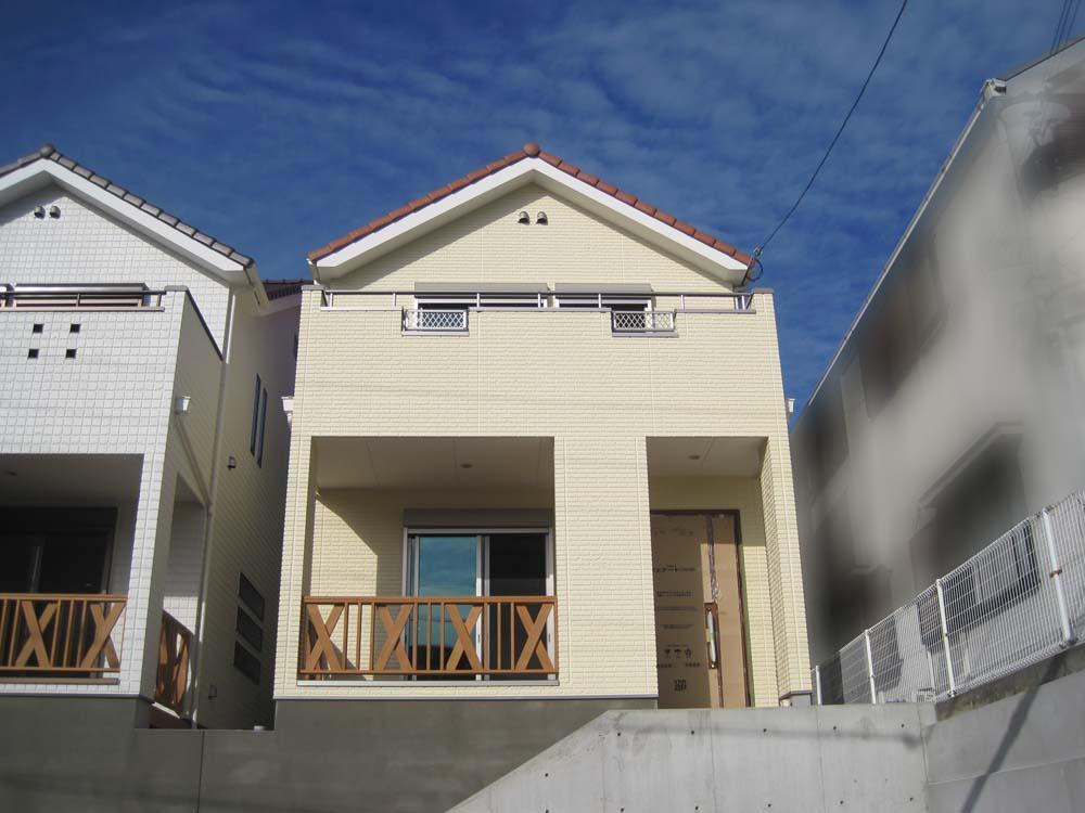 Local appearance photo. ■ The outer wall thermal insulation ・ Fire resistance ・ Use the durable "power board". ■ Window glass using the "pair glass"