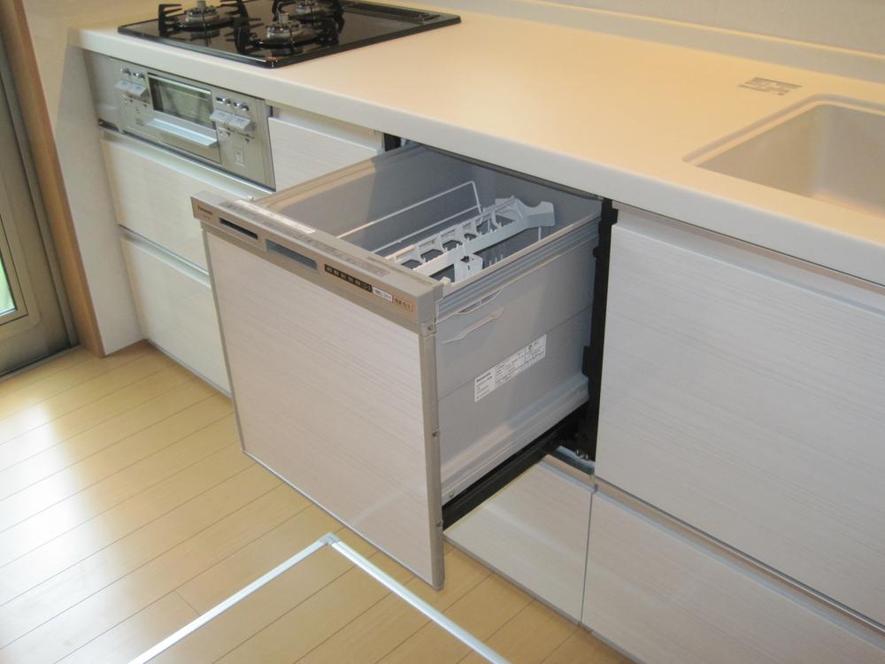 Kitchen. ■ Dishwasher