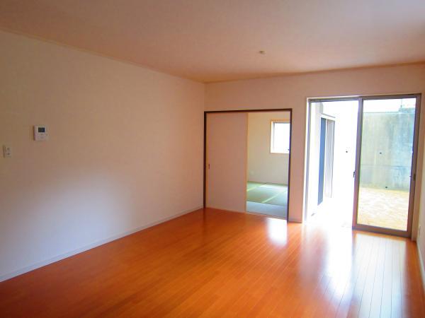 Same specifications photos (living). Same specifications Photos
