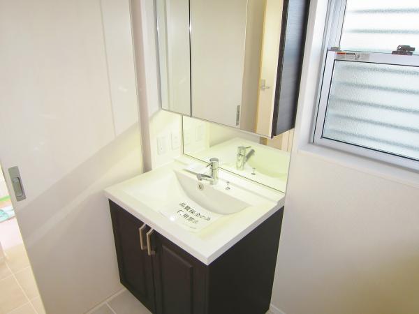 Wash basin, toilet
