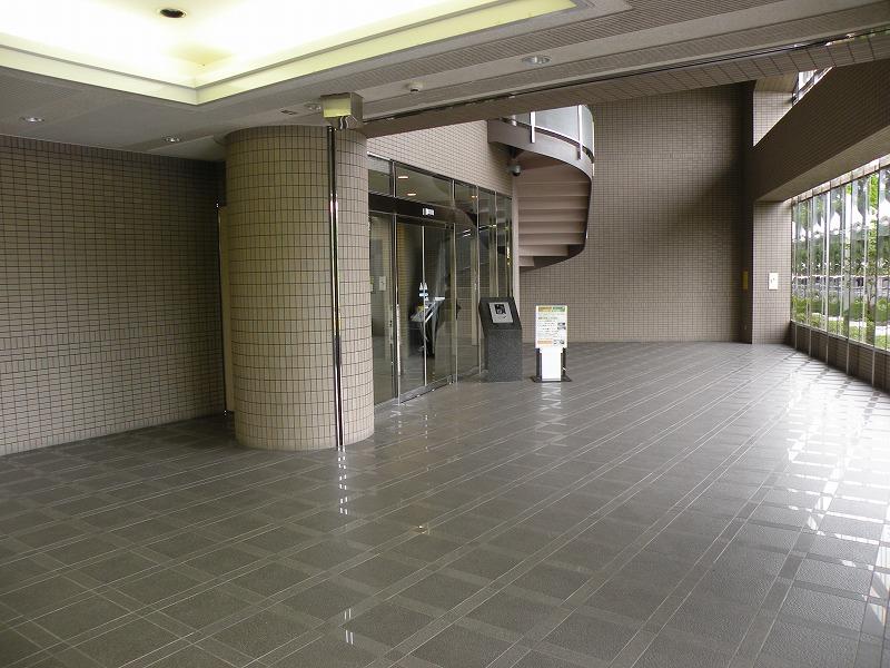 Entrance. It is the entrance of the peace of mind that auto lock is!