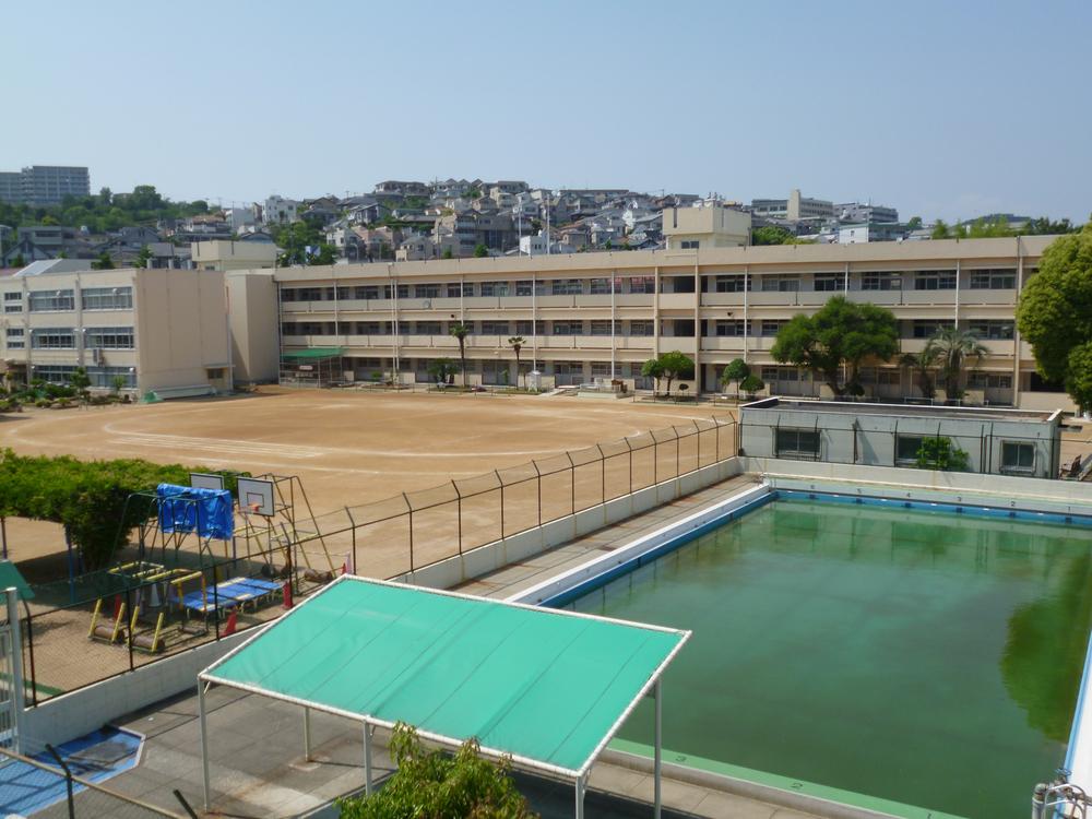 Primary school. 768m to Kobe Municipal Takamaru Elementary School