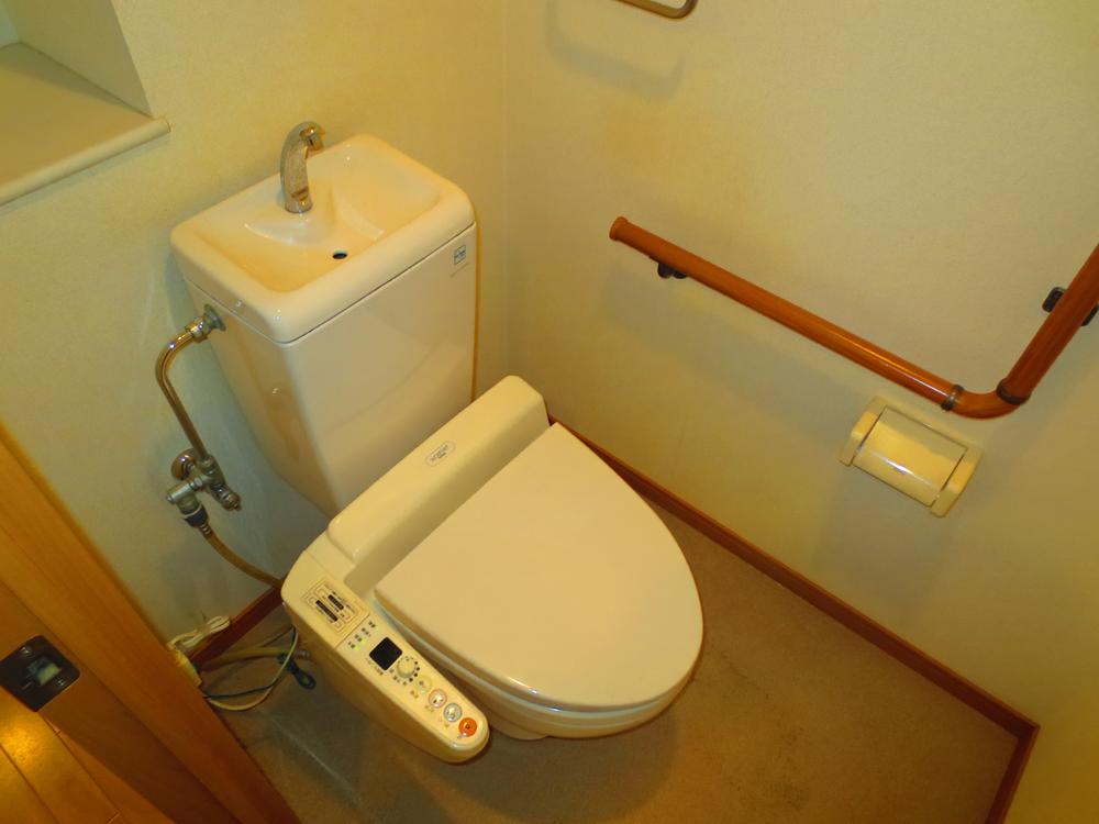 Toilet. Of course with Washlet.