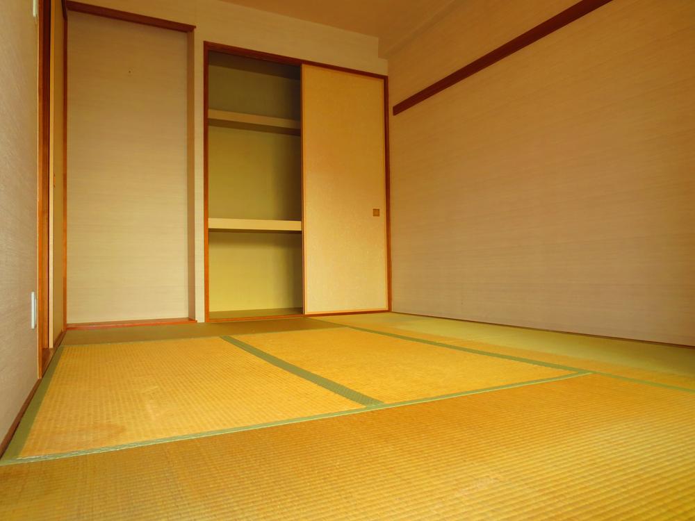 Non-living room. There is also a Japanese-style calm down.