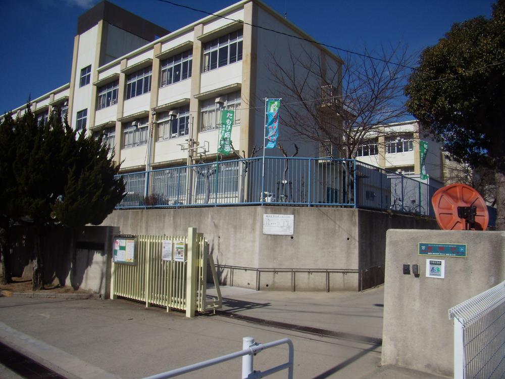Primary school. 827m to Kobe Municipal Kozukayama Elementary School