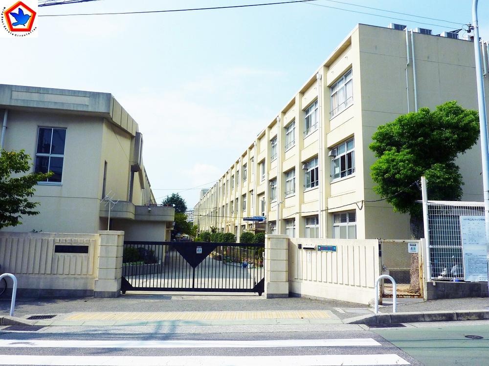 Primary school. 585m to Kobe Municipal Higashimaiko Elementary School