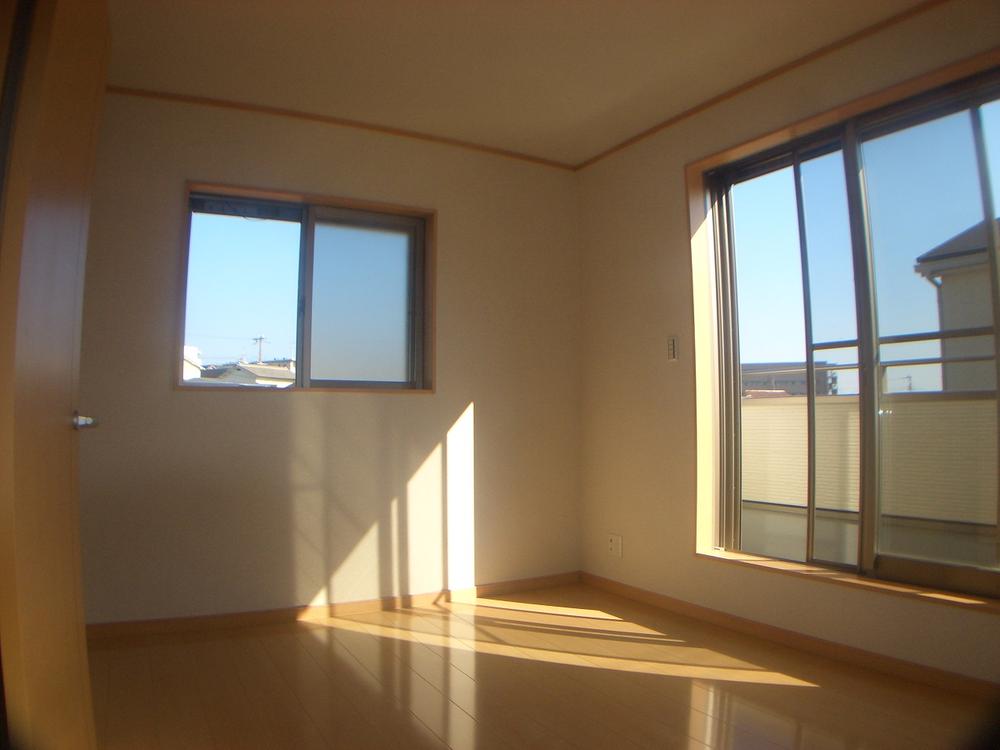 Non-living room. Since few, such as near tall buildings, It becomes a location full of feeling of freedom. It will designed to be used comfortably Each room.