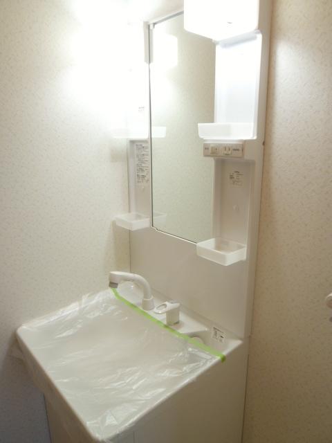 Wash basin, toilet. Replacement shampoo dresser