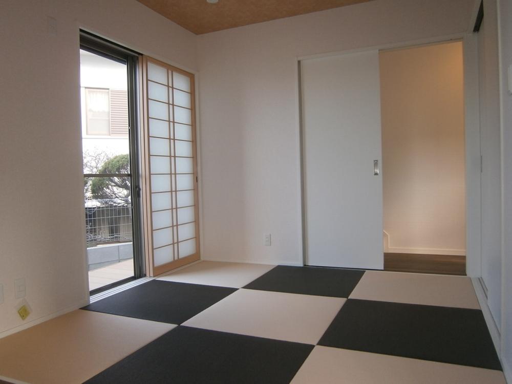 Non-living room. Japanese-style room, such as Japanese and Western are mixed is likely to become a popular space of the family