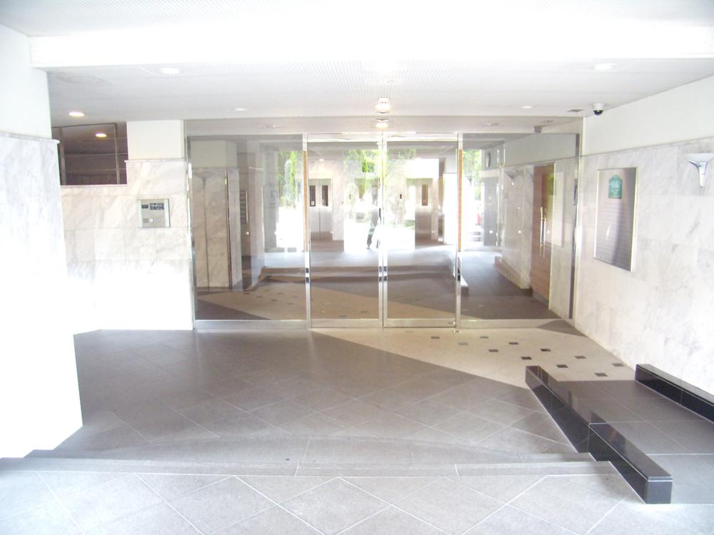 Entrance. Common areas