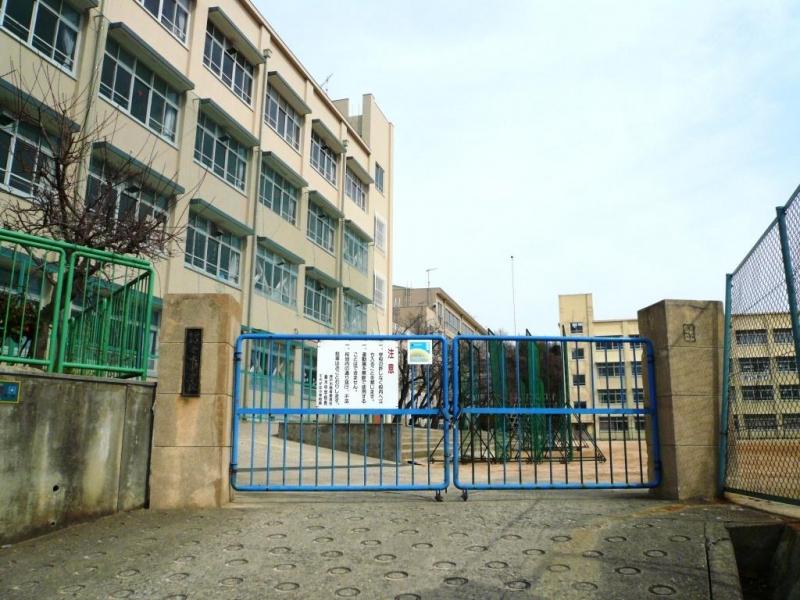 Junior high school. Tarumi 2050m until junior high school