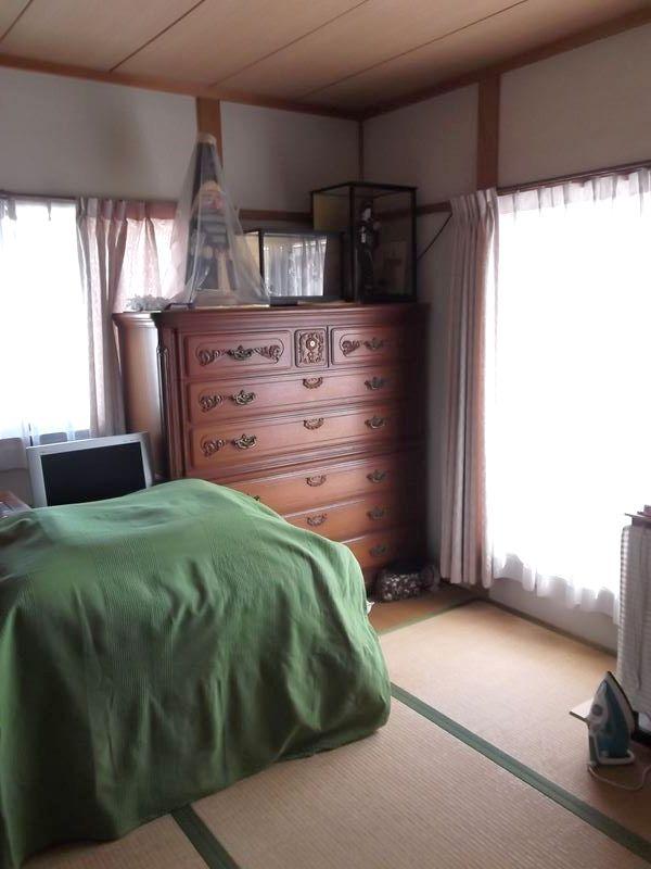 Non-living room. The second floor is a Japanese-style room 6 tatami (December 2013 shooting) ※ Furniture, etc. of the photo is out of sale