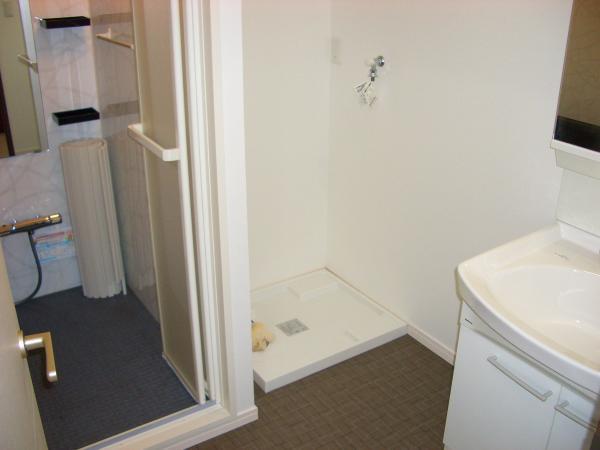 Wash basin, toilet