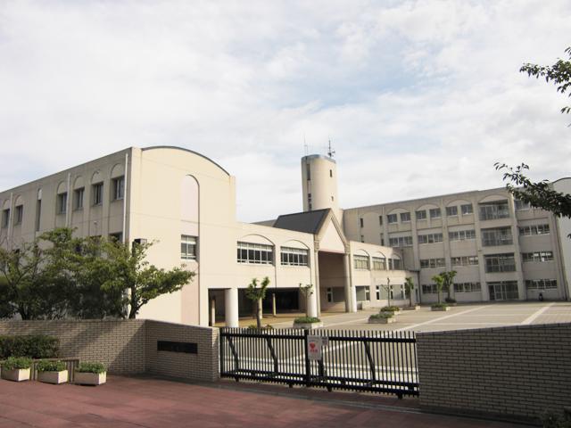 Junior high school. Seiryodai 850m until junior high school