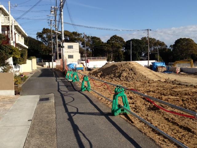 Other Environmental Photo. Local (January 7, 2014) Shooting, , From the front road west Ready-built house (39 units) leveling construction site