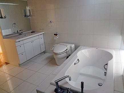 Bathroom. ◆ Such that want to enter any number of times per day, Spacious bath!