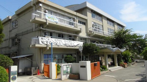 Primary school. Higashimaiko until elementary school 580m