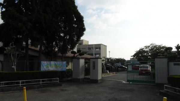 Junior high school. Utashikiyama 860m until junior high school