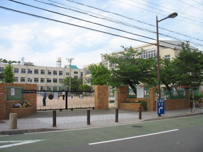 Primary school. 625m to Kobe City Tarumi Elementary School