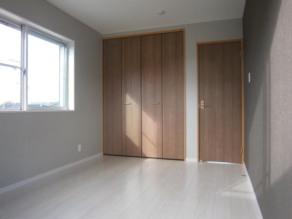 Non-living room. One side accent cross of stylish and beautiful shade!
