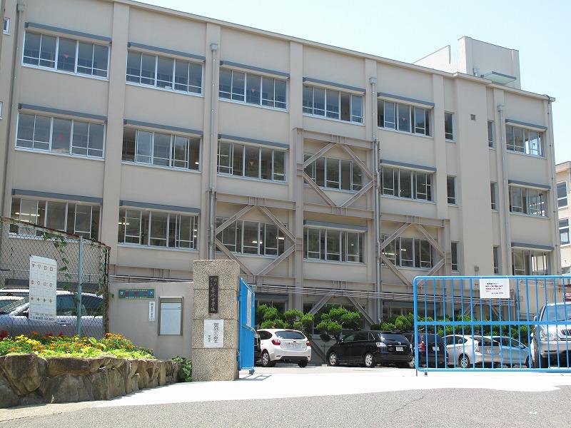 Junior high school. 1289m to Kobe City Tarumi junior high school