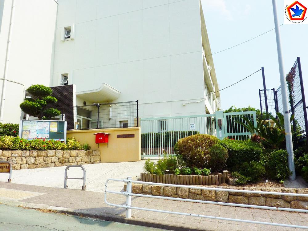 Primary school. 615m to Kobe Municipal Kasumigaoka Elementary School