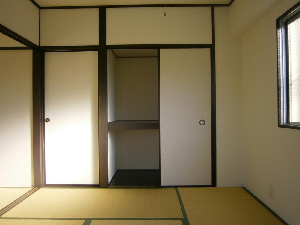 Non-living room. Since there is just fine Japanese-style room, Please do have a look If you still come the children of crawling
