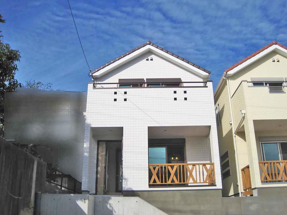 Local appearance photo. ■ The outer wall thermal insulation ・ Fire resistance ・ Use the excellent "Power Board" building materials in durability. ■ Adopt a "pair glass" window glass ■ 2 car in the car space is parallel