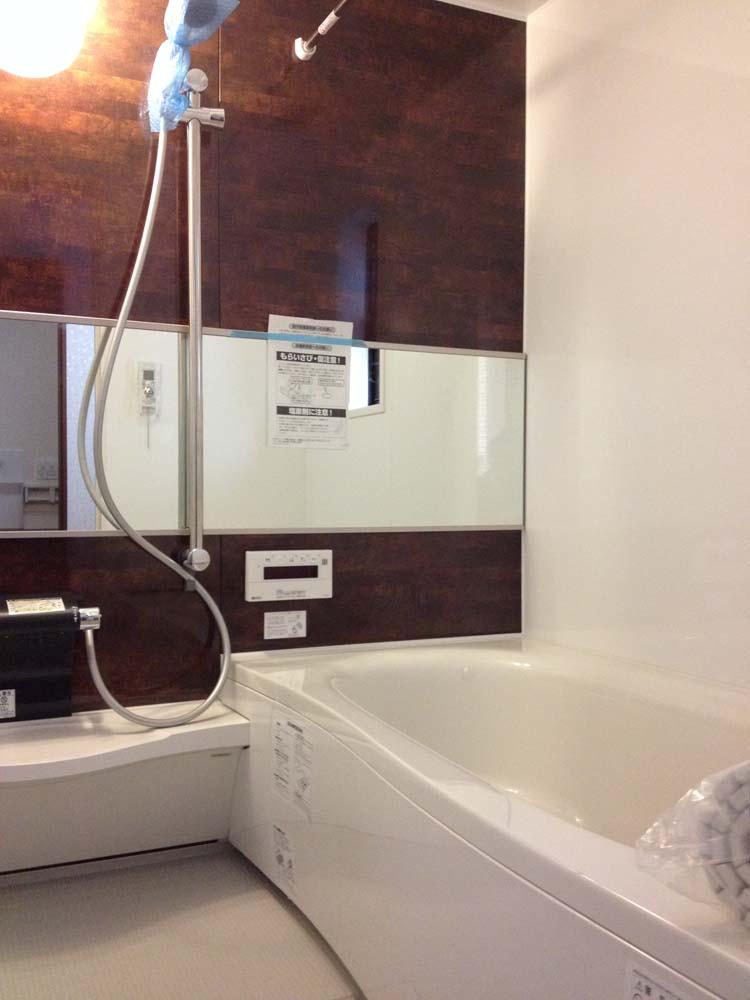 Bathroom. ■ Spacious 1616 the size of the bathroom heal the fatigue of the day