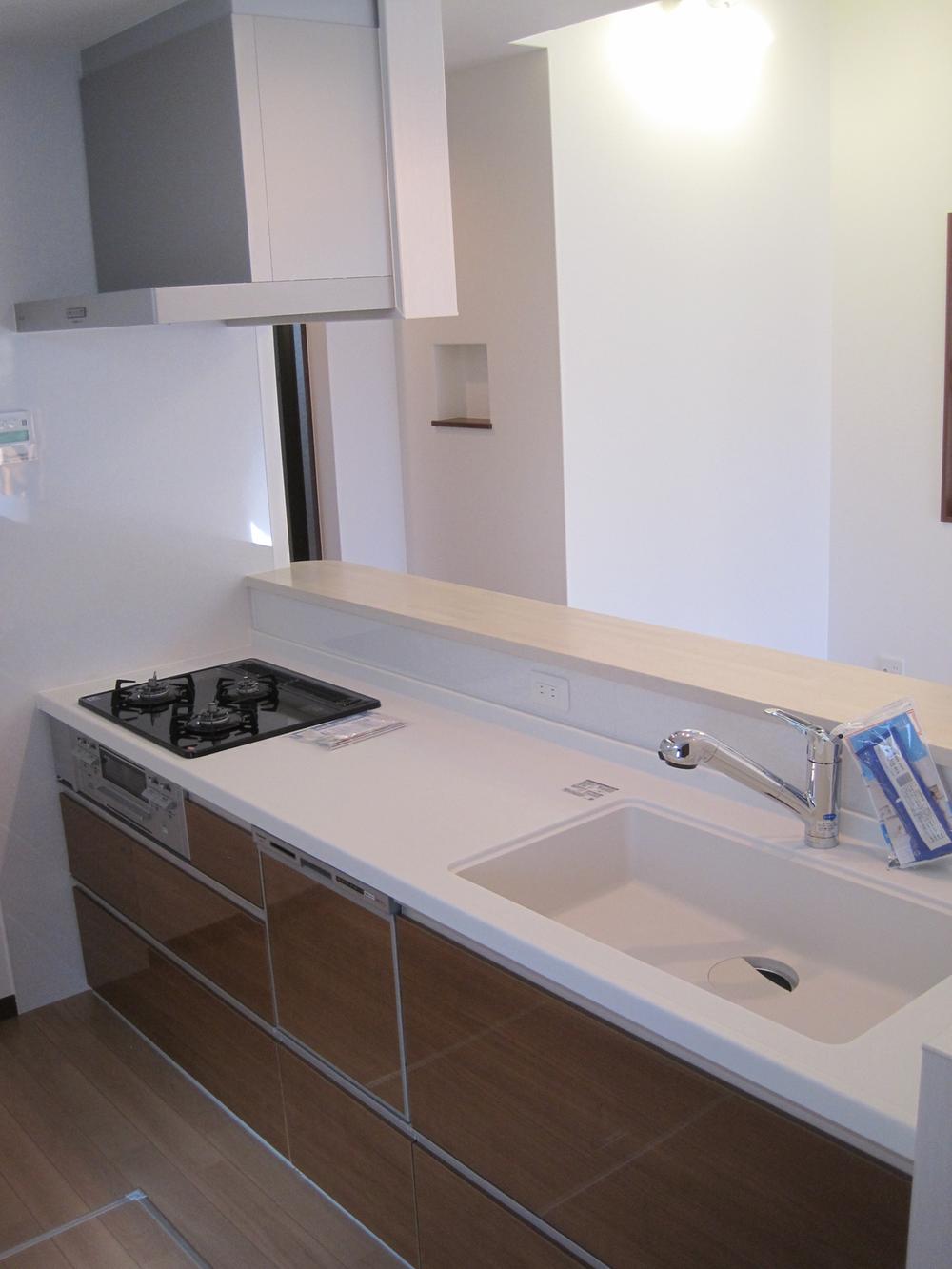 Kitchen. ■ Dishwasher