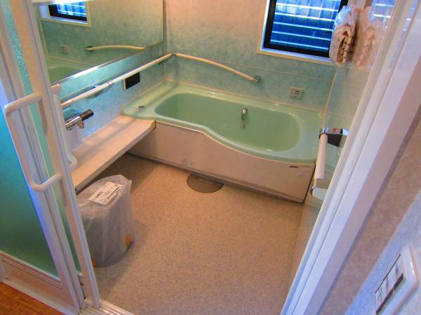 Bathroom. Larger bathroom than Hitotsubo type. Bathroom heating Drying ・ With mist sauna.