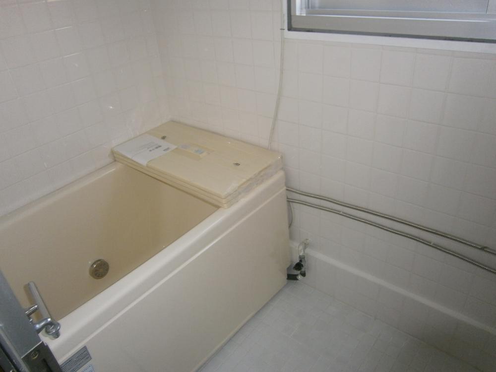 Bathroom. Bathtub is a new article with a reheating!