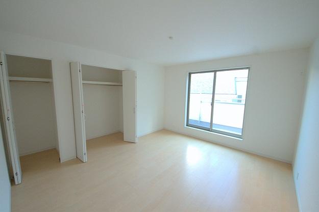 Other introspection. ◆ 4 Building Western-style ◆ It attaches closet in all of Western-style in all building. Since the storage space will have been secured, It is also safe in one with a lot of luggage!