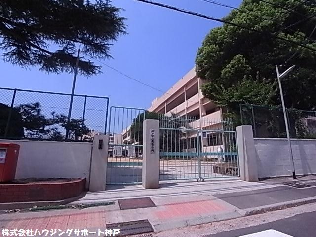 Primary school. 893m to Kobe Municipal Takamaru Elementary School