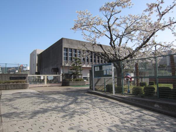 Primary school. 246m Kobe Municipal Shimohata stand elementary school to Kobe Shimohata stand elementary school