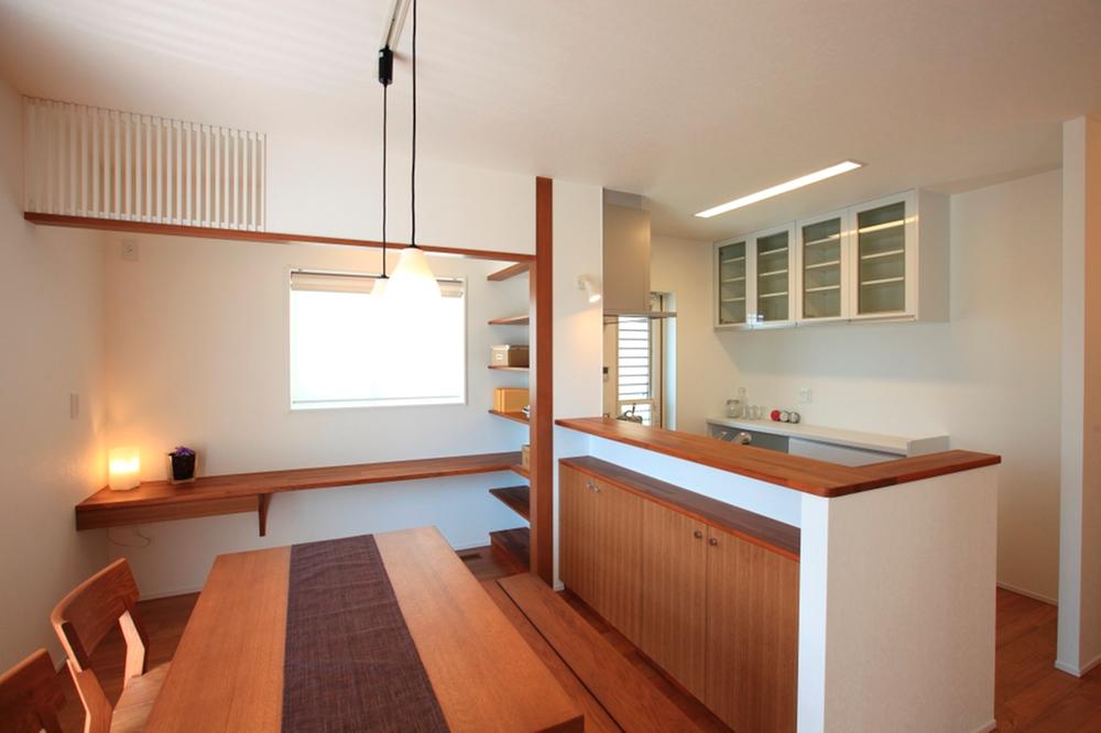 Model house photo. Living dining spread facing the big south, In all seasons, It will be the entrance to capture the important light and wind.  [Our construction Mai Tamon model house] 