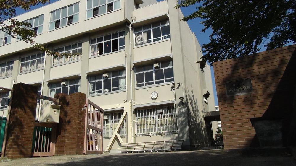 Junior high school. Shinryodai 840m until junior high school