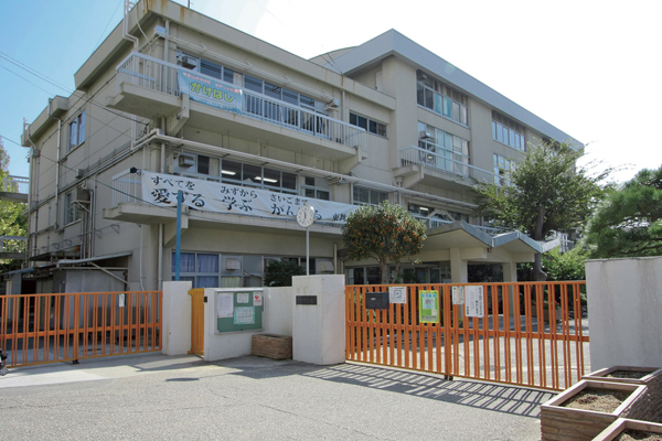 Surrounding environment. Municipal Higashimaiko Elementary School (3-minute walk ・ About 210m)