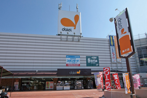Surrounding environment. Daiei Maiko store (a 9-minute walk ・ About 720m)