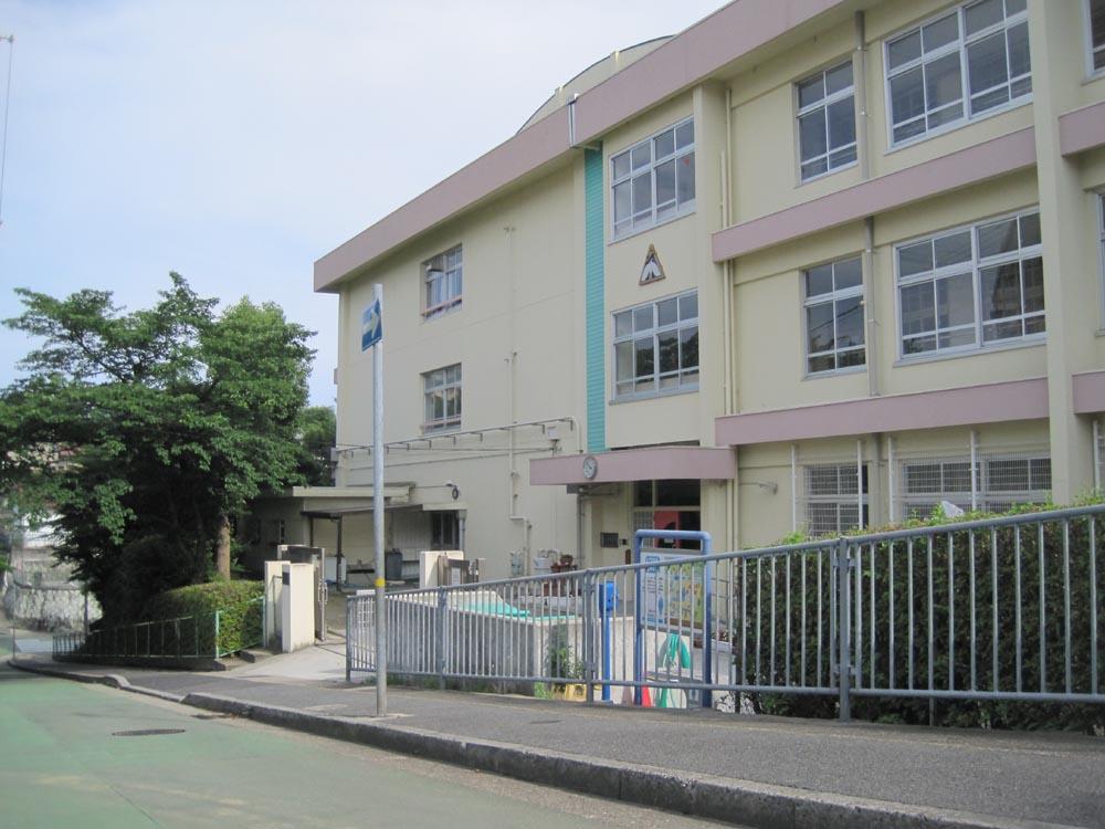 Primary school. Tamondai until elementary school 210m