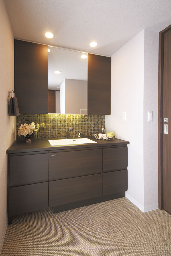 Bathing-wash room.  [Powder Room] Meet the high-quality living, To feel the comfort equipment ・ Specification has been adopted (H type model room)