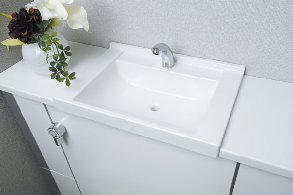 Toilet.  [Storage integrated toilet] Storage integrated toilet hid the tank. Cleaning tools and is useful for storage of small items. In addition to the top, Convenient hand washing has also been installed (same specifications)