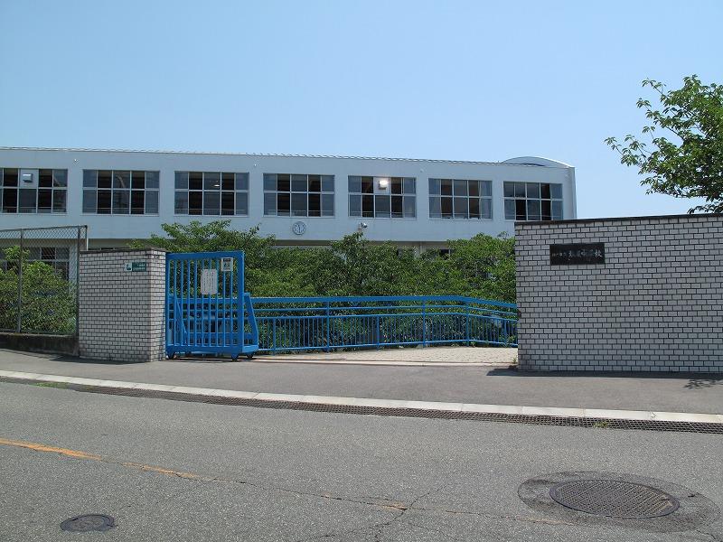 Junior high school. 758m to Kobe Municipal Shioya junior high school